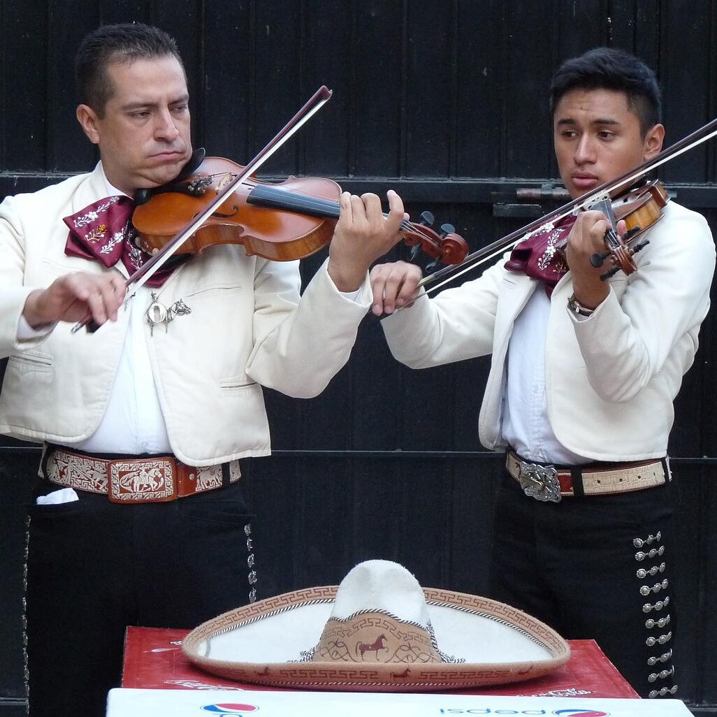 mariachis, musicians, mexico-579814.jpg